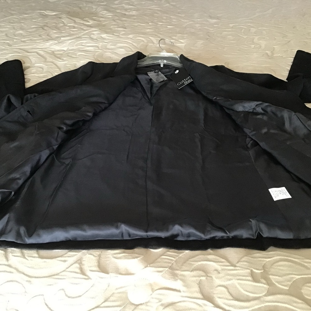 BLACK FAUX LEATHER JACKET, NWT, size Xlg. Fringed front and back - Picture 9 of 11